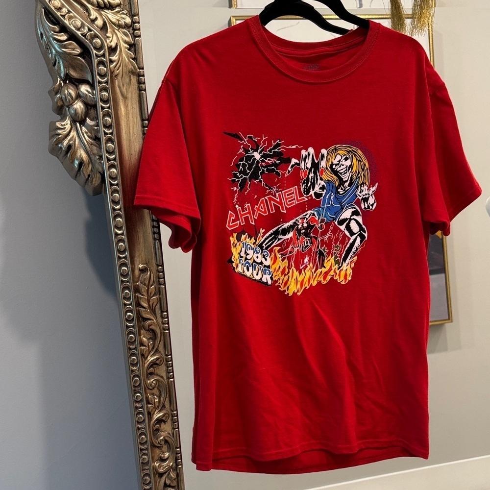 CHANEL Red Graphic Tour T-Shirt - Picture 2 of 5